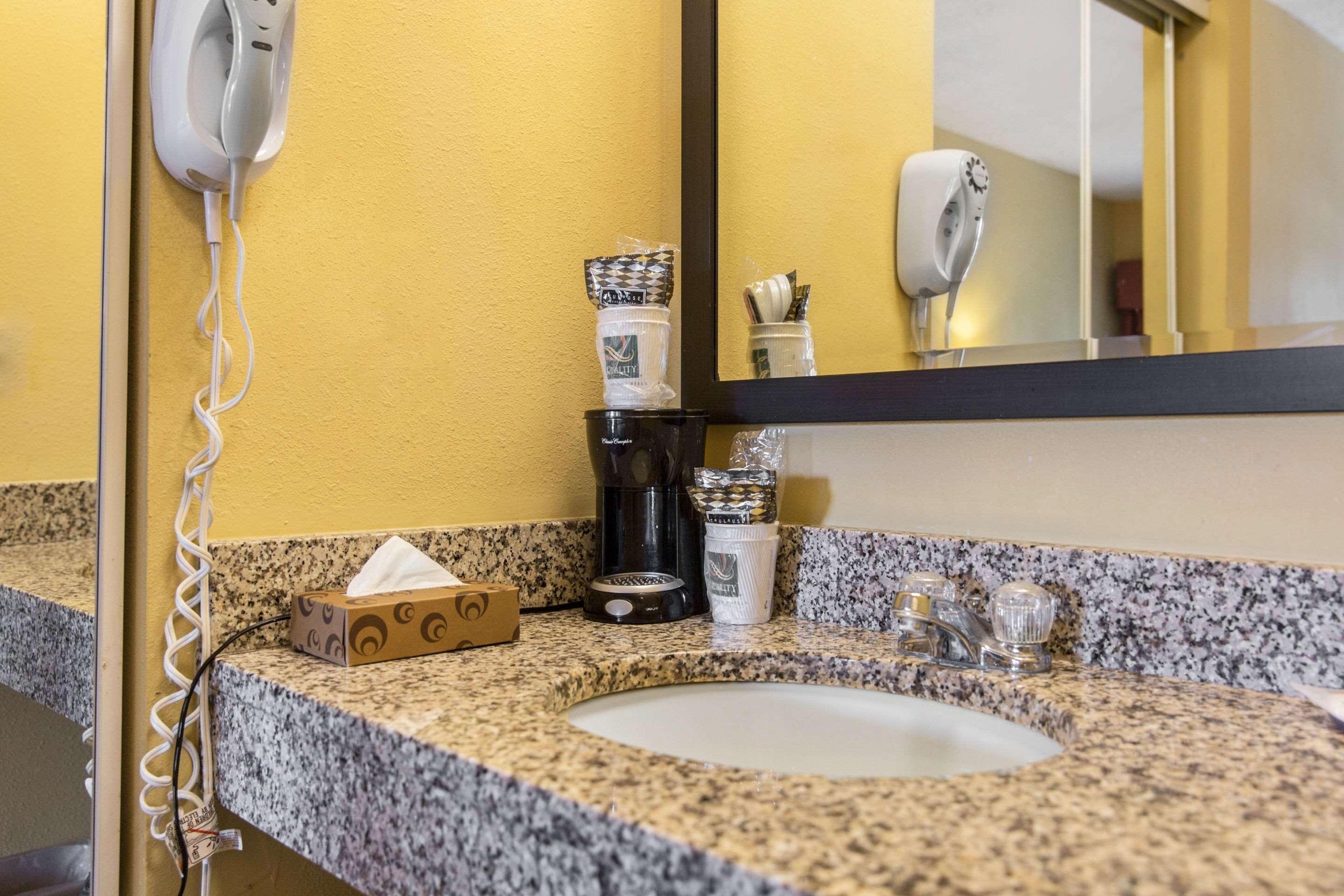 Quality Inn Calera Exterior photo